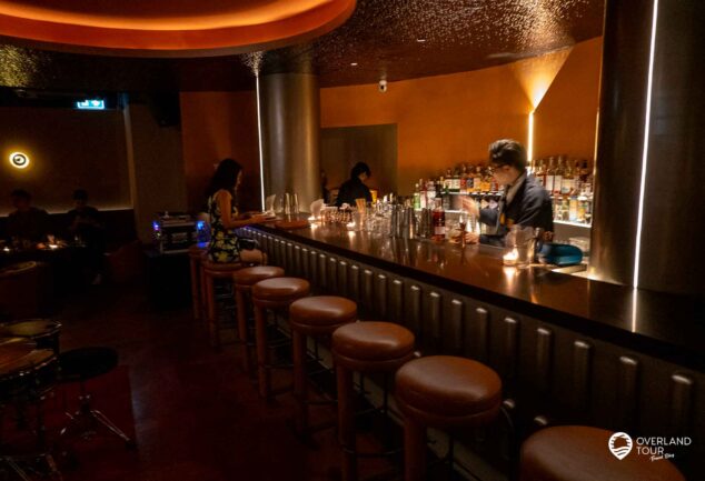 Secret Bars: Discover the Best Hidden Bars of Bangkok: Speakeasi