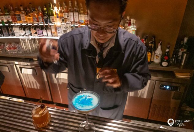 Secret Bars: Discover the Best Hidden Bars of Bangkok: Speakeasi