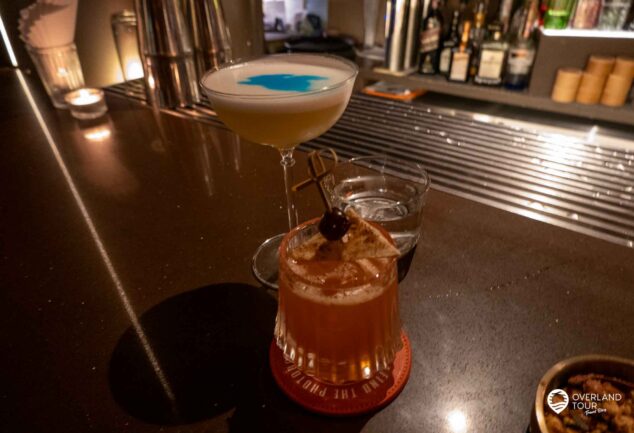 Secret Bars: Discover the Best Hidden Bars of Bangkok: Speakeasi