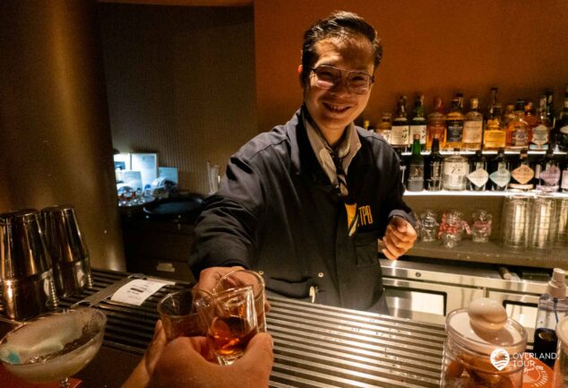 Secret Bars: Discover the Best Hidden Bars of Bangkok: Speakeasi