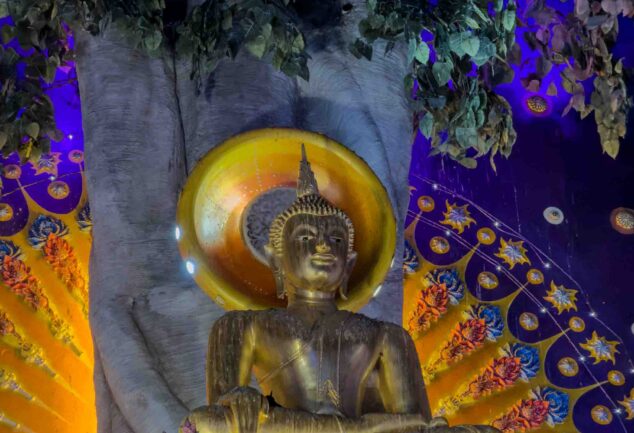 Dein Purple Temple Adventure: Ayutthayas lila Meisterwerk & Geheimtipp