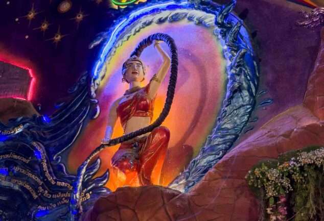 Dein Purple Temple Adventure: Ayutthayas lila Meisterwerk & Geheimtipp