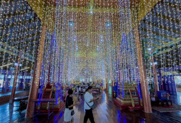 Dein Purple Temple Adventure: Ayutthayas lila Meisterwerk & Geheimtipp