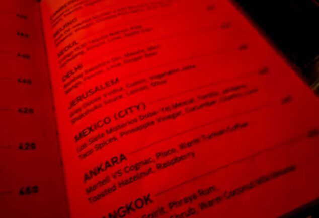 Bangkok bei Nacht: Dein Cocktail-Abenteuer beginnt in den Secret Hidden Speakeasie Bars!