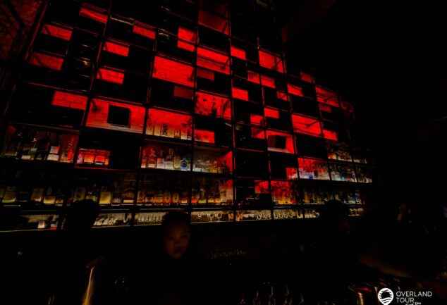 Bangkok bei Nacht: Dein Cocktail-Abenteuer beginnt in den Secret Hidden Speakeasie Bars!