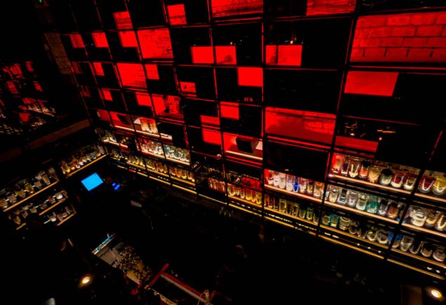 Bangkok bei Nacht: Dein Cocktail-Abenteuer beginnt in den Secret Hidden Speakeasie Bars!