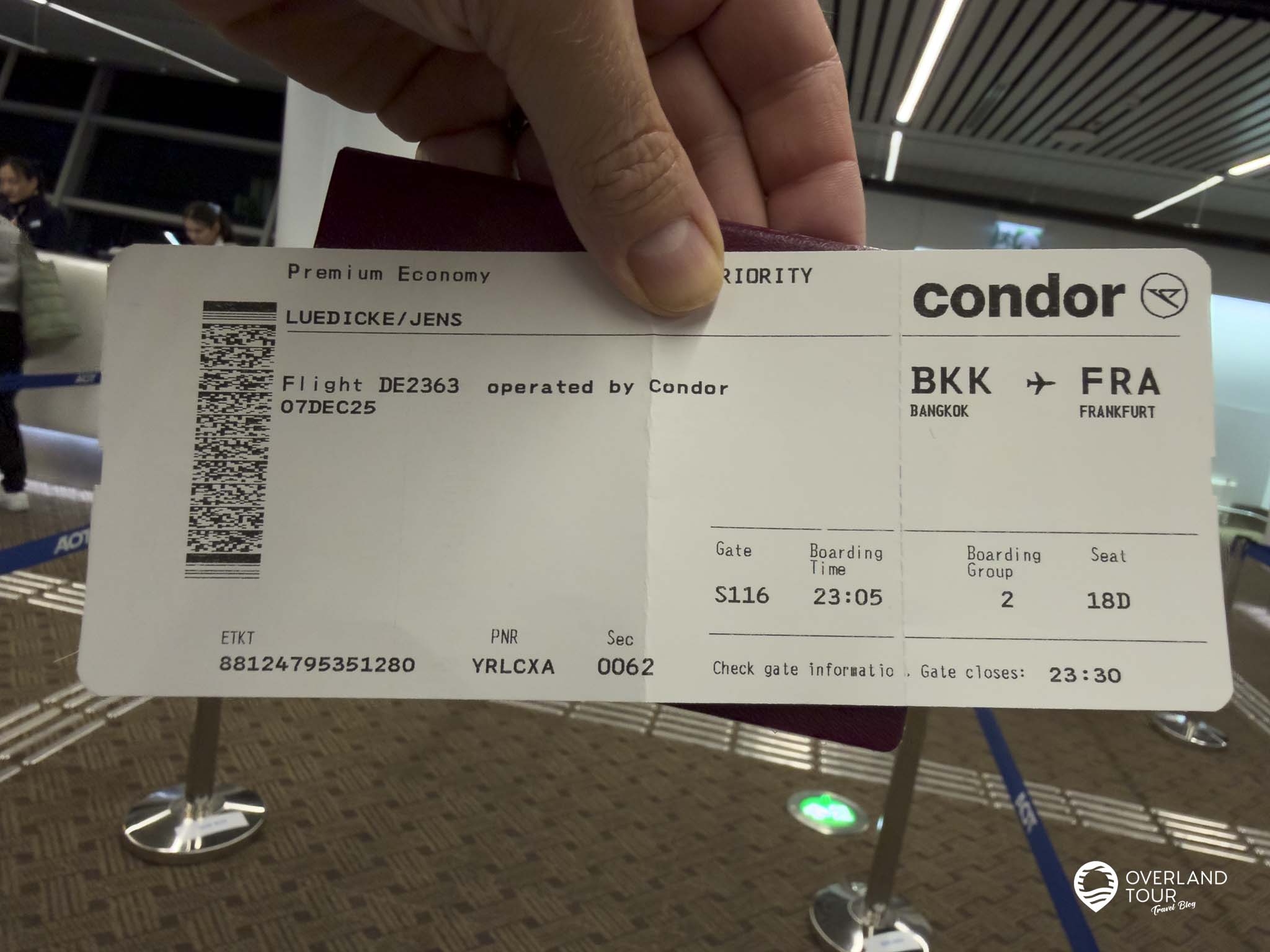 SeatBoost Guide: Premium Class Upgrade günstig ersteigern? Ich frage am Gate nach einem noch besseren Sitz, da ich in der Mitte zwischen zwei Personen sitzen sollte. Ich bekam einen Sitz am Gang und der Nachbarsitz war dazu noch frei! Also Super Premium Economy