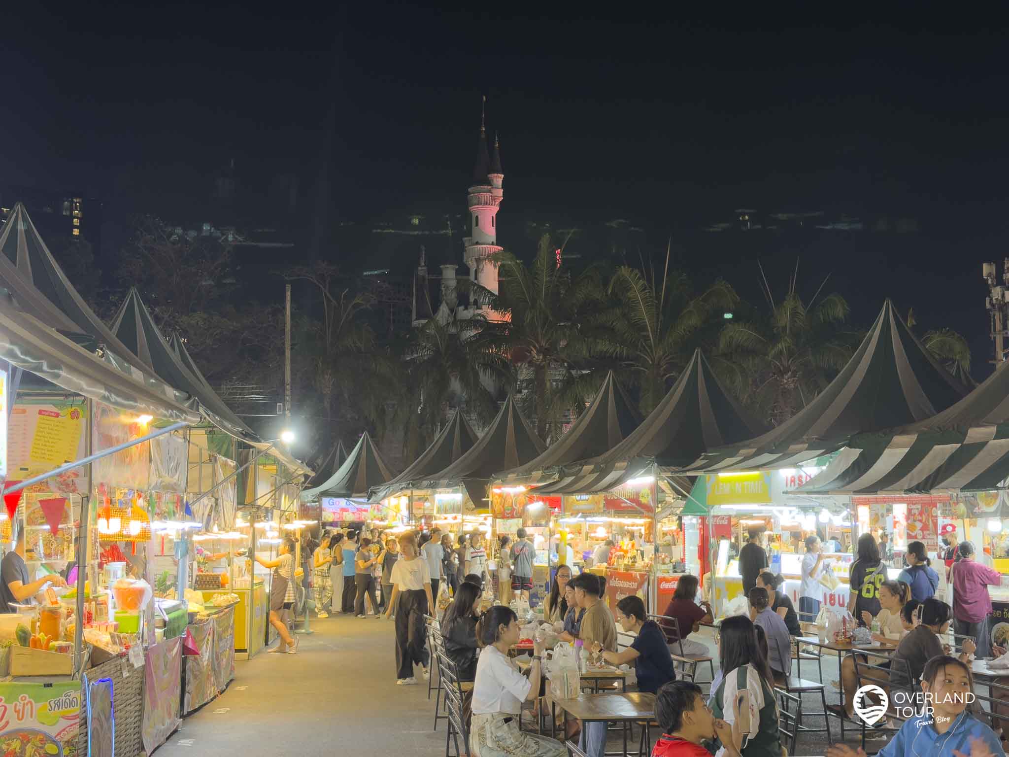 Liabduan DanNeramit: Bangkoks Märchen-Nachtmarkt-Abenteuer Die entspannte Alternative zu den oft von Touristenströmen überlaufen Nachtmärkten in der Innenstadt