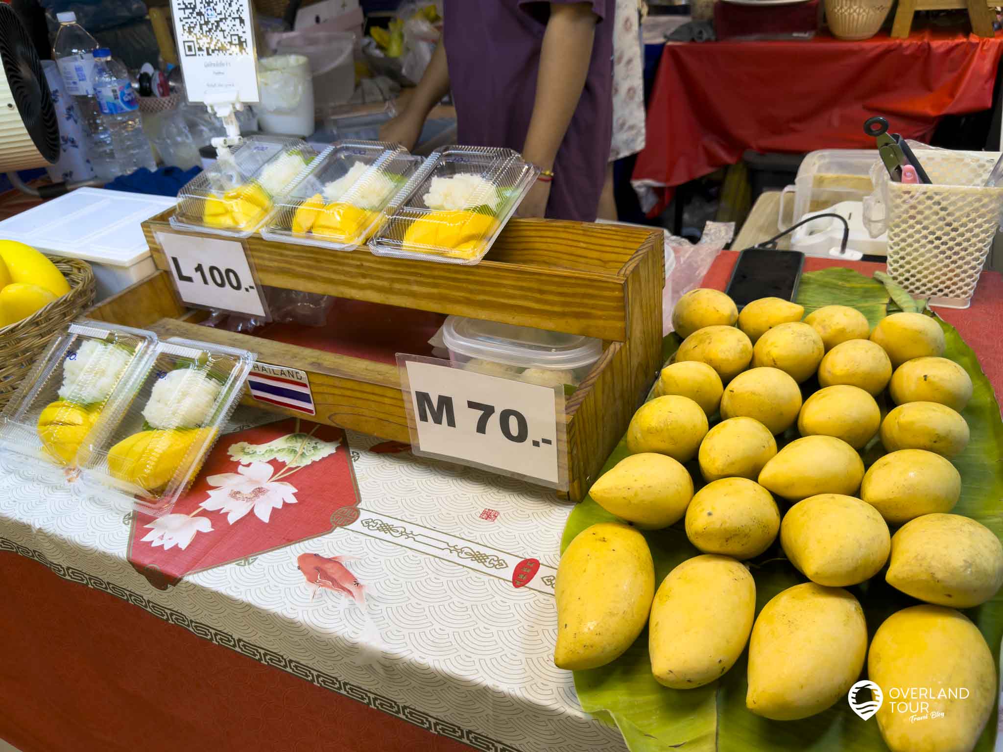 Liabduan DanNeramit: Bangkoks Märchen-Nachtmarkt-Abenteuer Das süße Gold Thailands: Cremiger Kokos-Klebereis trifft auf honigsüße, vollreife Mango